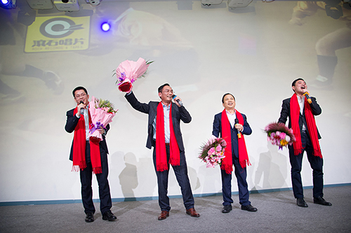 2019年會(huì)領(lǐng)導(dǎo)獻(xiàn)唱  《朋友》